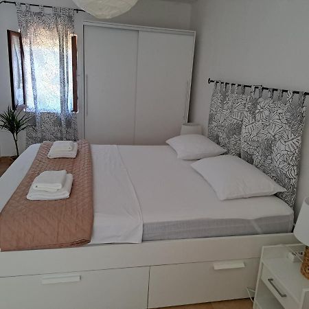 Family Apartment In Center Of Murter Luaran gambar