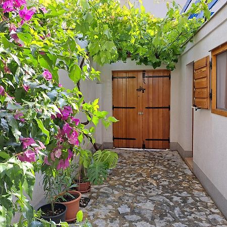 Family Apartment In Center Of Murter Luaran gambar