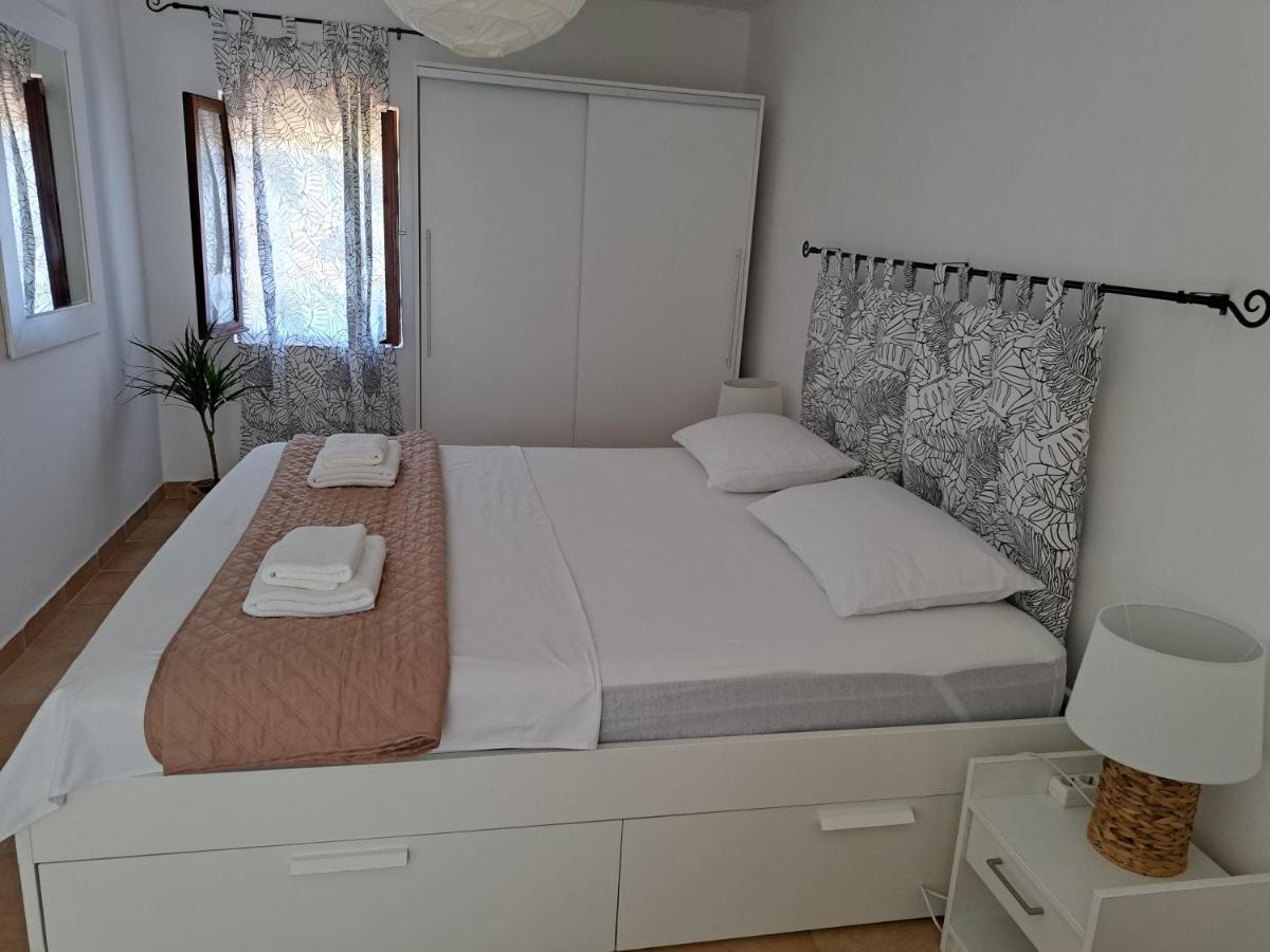 Family Apartment In Center Of Murter Luaran gambar