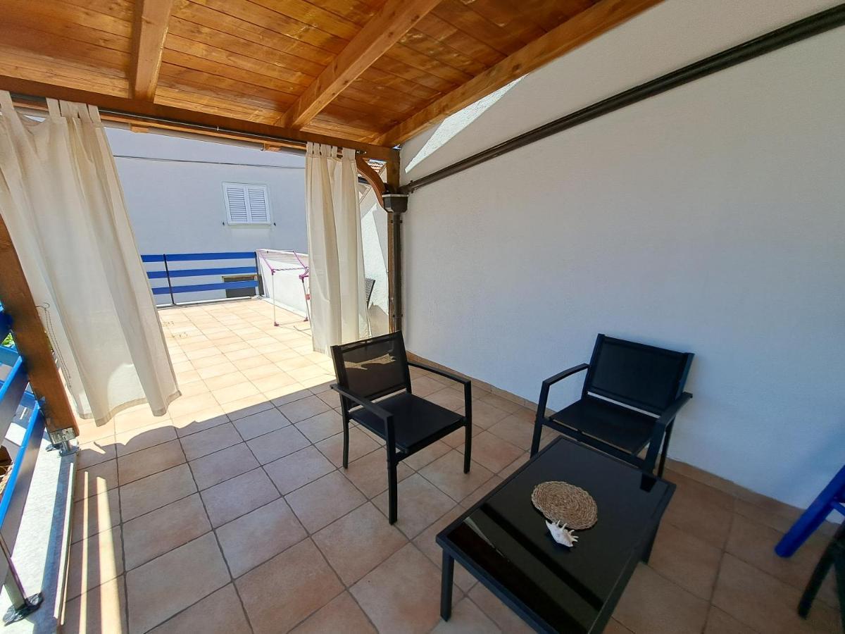 Family Apartment In Center Of Murter Luaran gambar